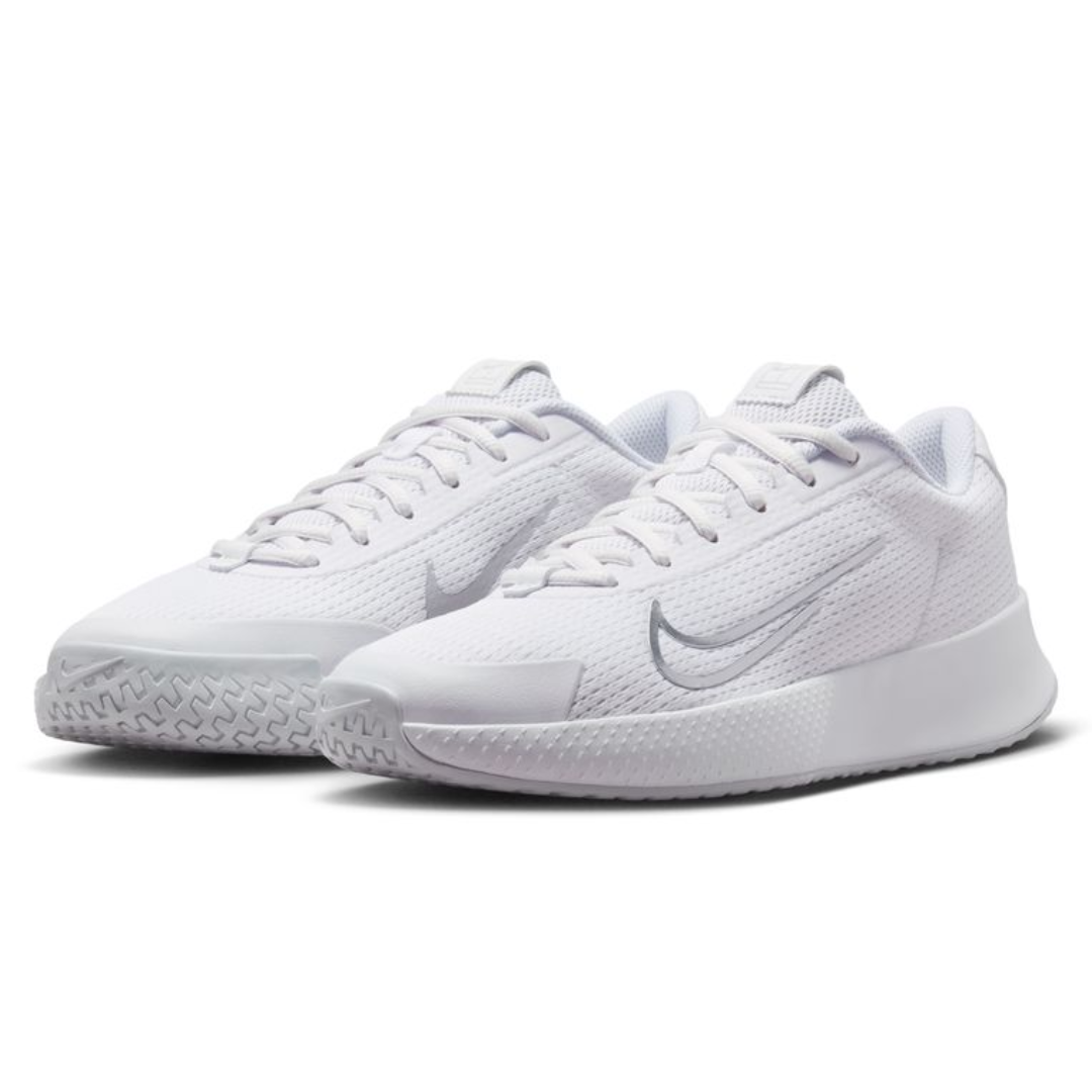 Nike Vapor Lite 2 HC Women Hard-Court Tennis Shoes - White/Metallic Silver-Pure Plantinum